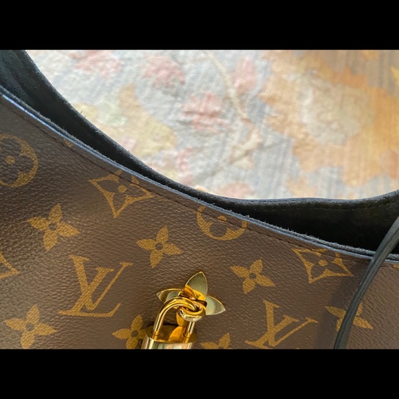 Louis Vuitton Flower Hobo Noir - Picture 9 of 15